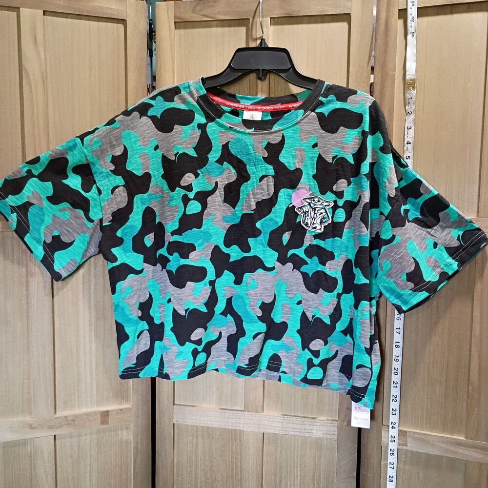 NWOT Disney XL baby Yoda camouflage boxy cropped tee starwars